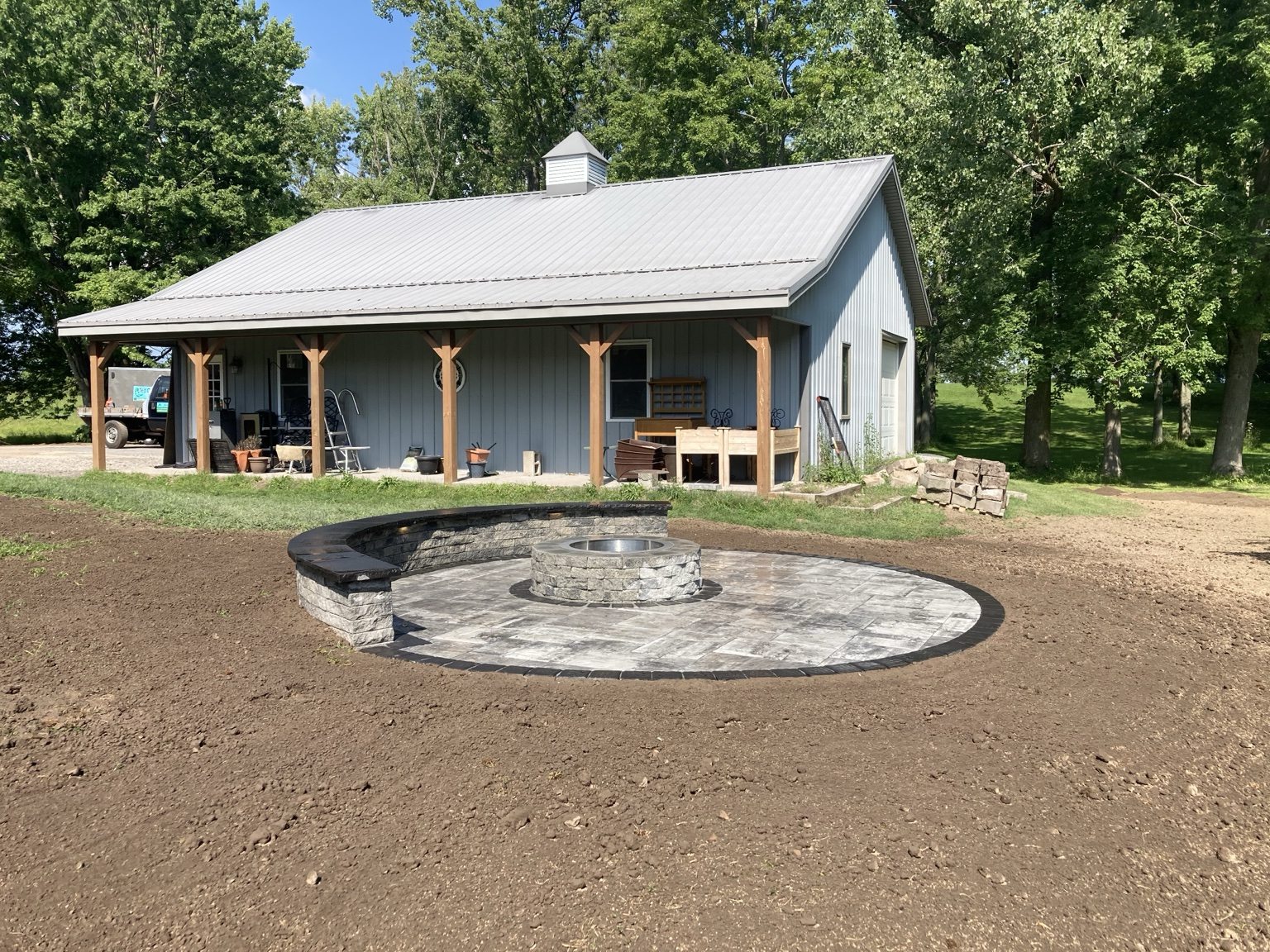 Circular fire pit patio